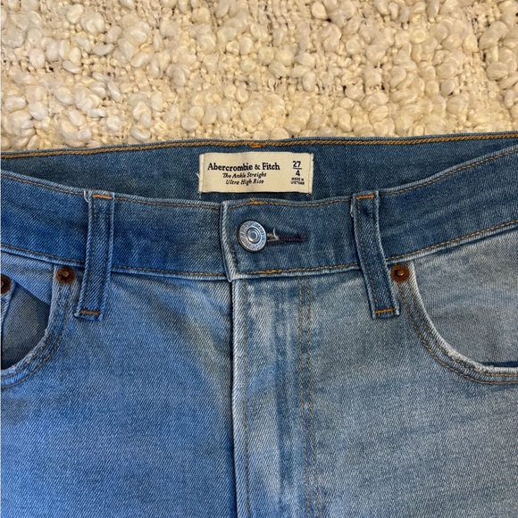 Abercrombie & Fitch Ultra High Rise Ankle Straight Jean - Picture 3 of 5